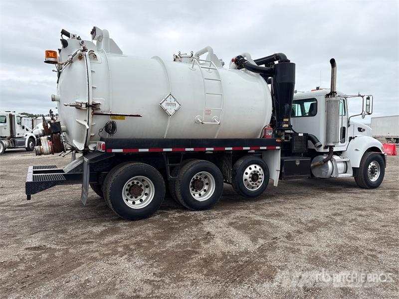 Peterbilt 335 6x4 Vacuum Tanker Truck Saug- und Druckwagen