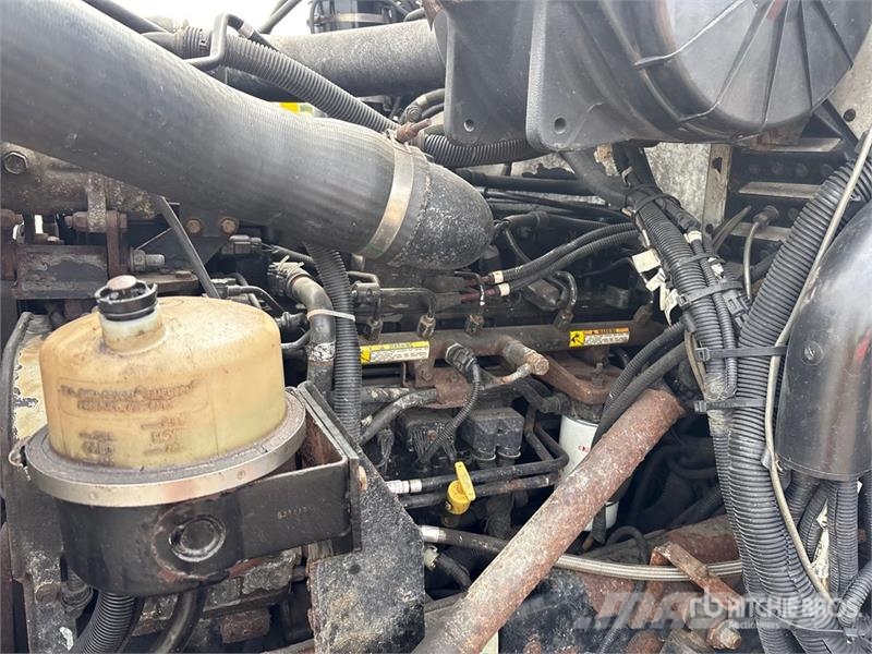 Peterbilt 335 6x4 Vacuum Tanker Truck Saug- und Druckwagen