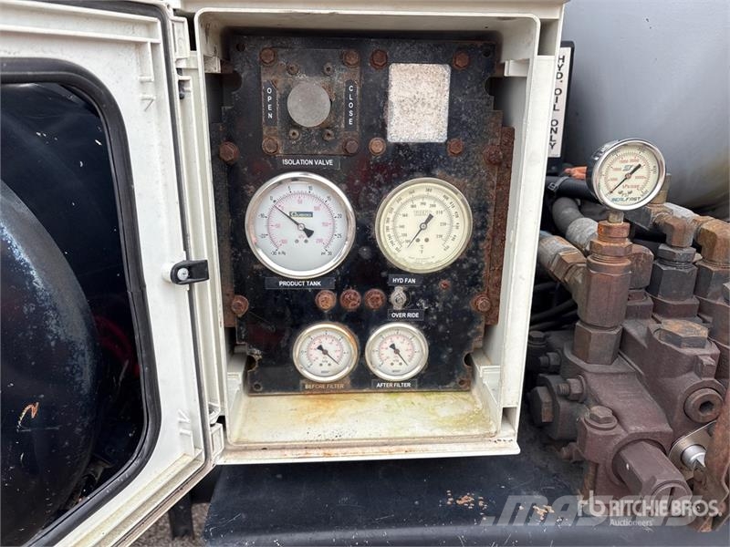 Peterbilt 335 6x4 Vacuum Tanker Truck Saug- und Druckwagen