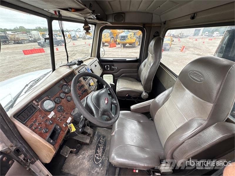 Peterbilt 335 6x4 Vacuum Tanker Truck Saug- und Druckwagen