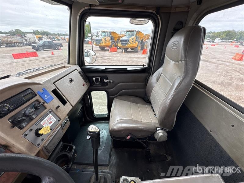 Peterbilt 335 6x4 Vacuum Tanker Truck Saug- und Druckwagen
