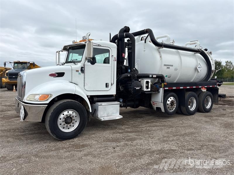 Peterbilt 335 6x4 Vacuum Tanker Truck Saug- und Druckwagen