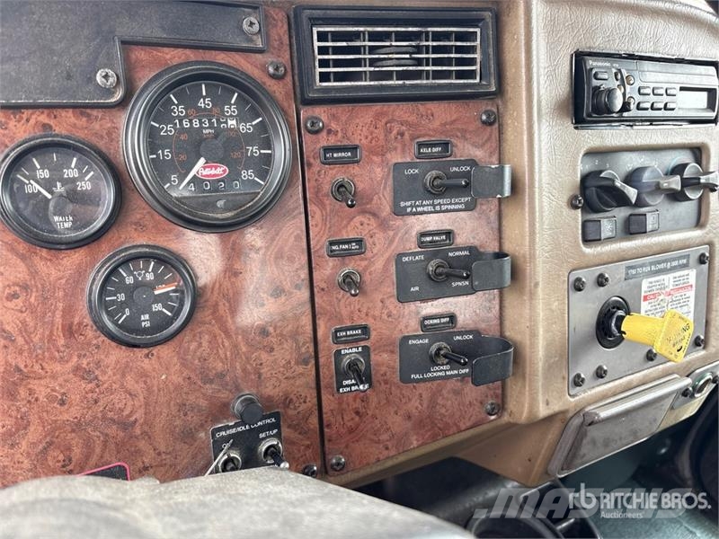 Peterbilt 335 6x4 Vacuum Tanker Truck Saug- und Druckwagen