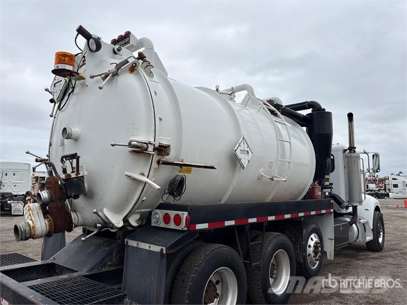 Peterbilt 335 6x4 Vacuum Tanker Truck Saug- und Druckwagen