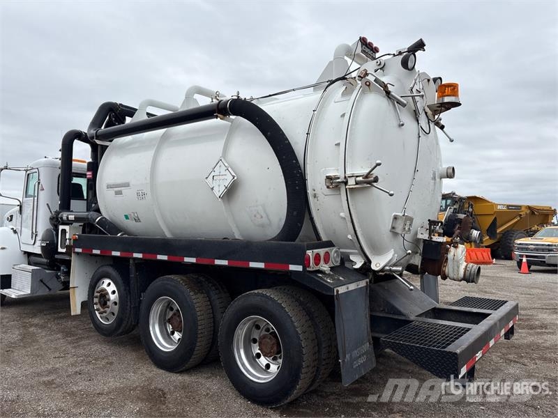Peterbilt 335 6x4 Vacuum Tanker Truck Saug- und Druckwagen