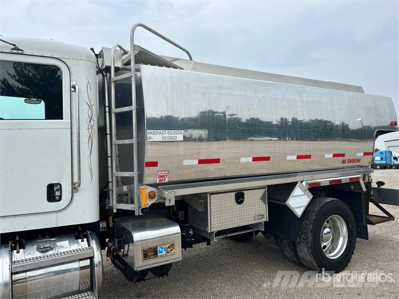 Peterbilt 337 2800 gal 4x2 Fuel Truck タンカートラック