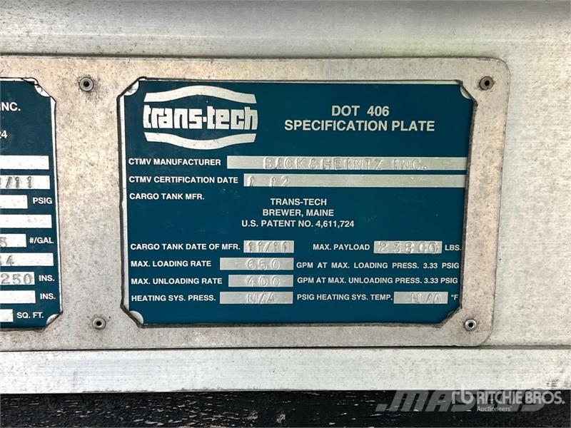 Peterbilt 337 2800 gal 4x2 Fuel Truck タンカートラック