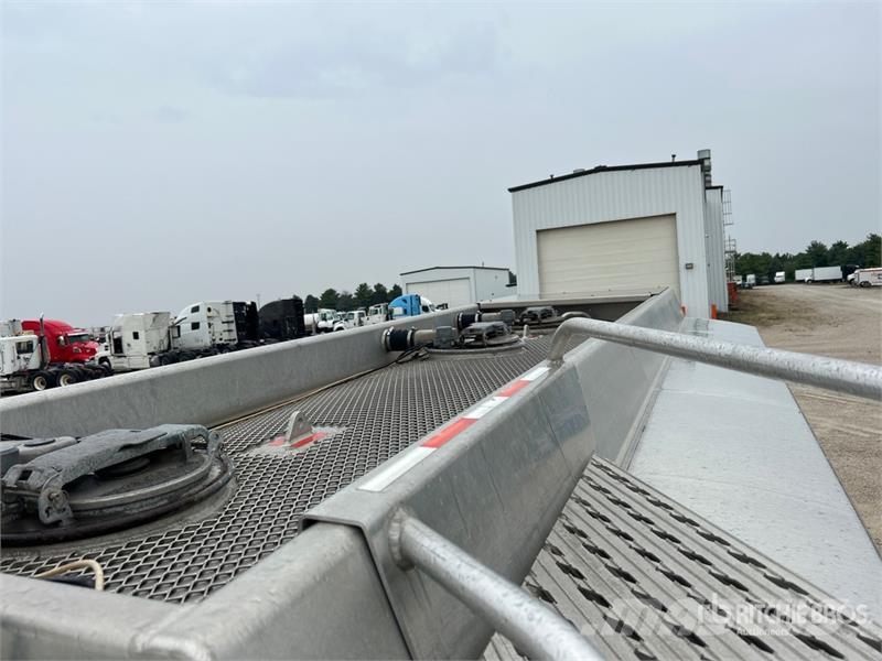 Peterbilt 337 2800 gal 4x2 Fuel Truck タンカートラック