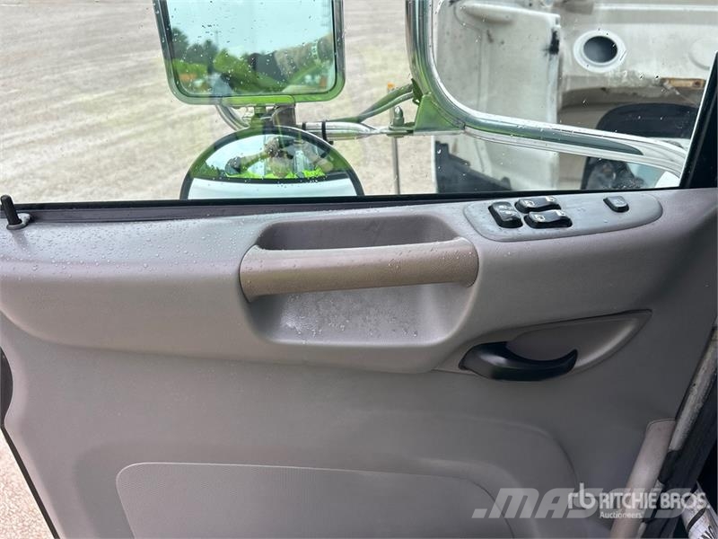 Peterbilt 337 2800 gal 4x2 Fuel Truck タンカートラック