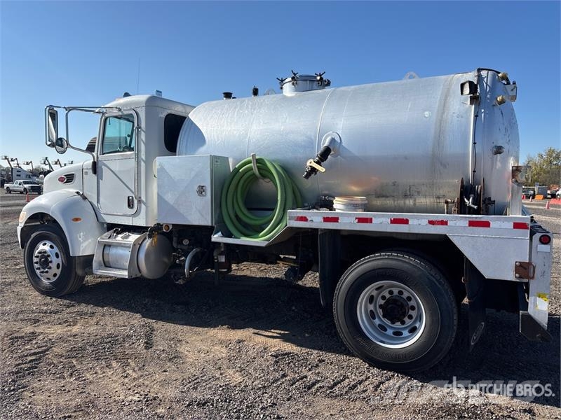 Peterbilt 337 4x2 Vacuum Tanker Truck コンバイン／バキュームトラック