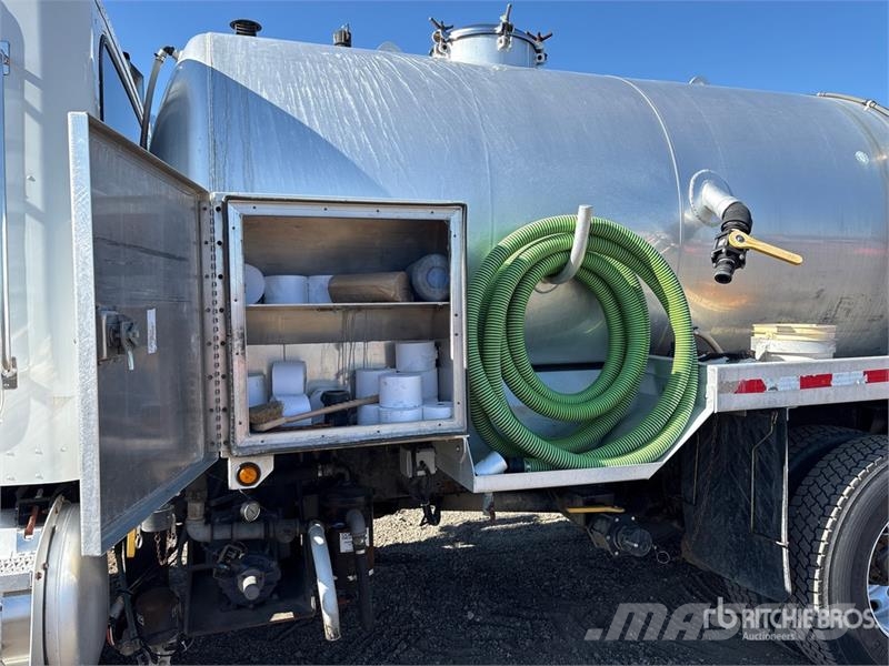 Peterbilt 337 4x2 Vacuum Tanker Truck コンバイン／バキュームトラック
