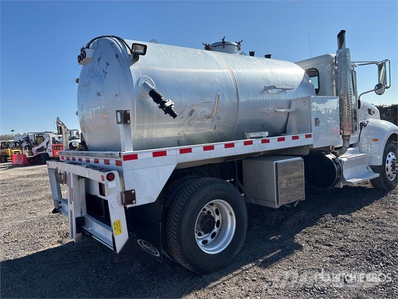 Peterbilt 337 4x2 Vacuum Tanker Truck コンバイン／バキュームトラック