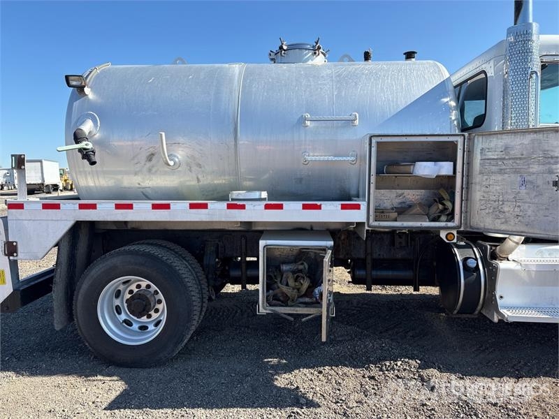 Peterbilt 337 4x2 Vacuum Tanker Truck コンバイン／バキュームトラック