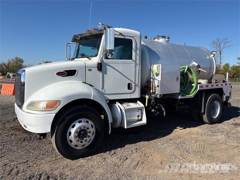 Peterbilt 337 4x2 Vacuum Tanker Truck コンバイン／バキュームトラック