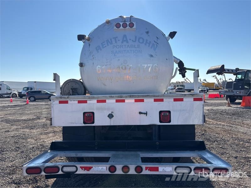 Peterbilt 337 4x2 Vacuum Tanker Truck コンバイン／バキュームトラック