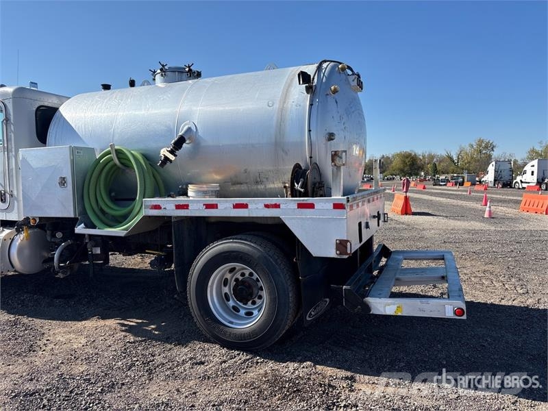 Peterbilt 337 4x2 Vacuum Tanker Truck コンバイン／バキュームトラック