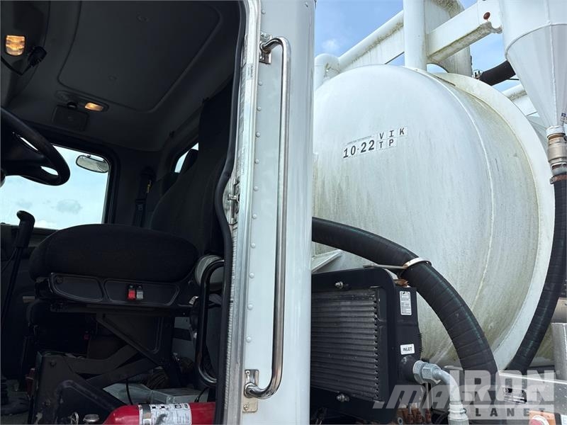 Peterbilt 348 Kombinētās vakumsūkņa mašīnas