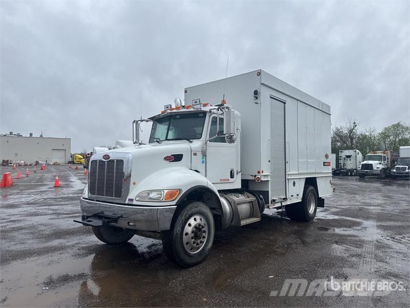 Peterbilt 348 4x2 Lube Truck Tanker trucks