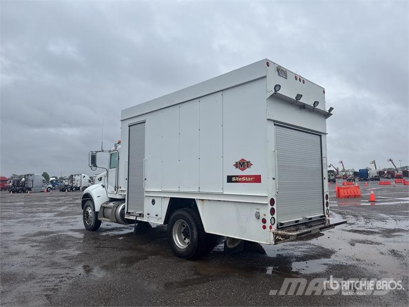 Peterbilt 348 4x2 Lube Truck Tanker trucks