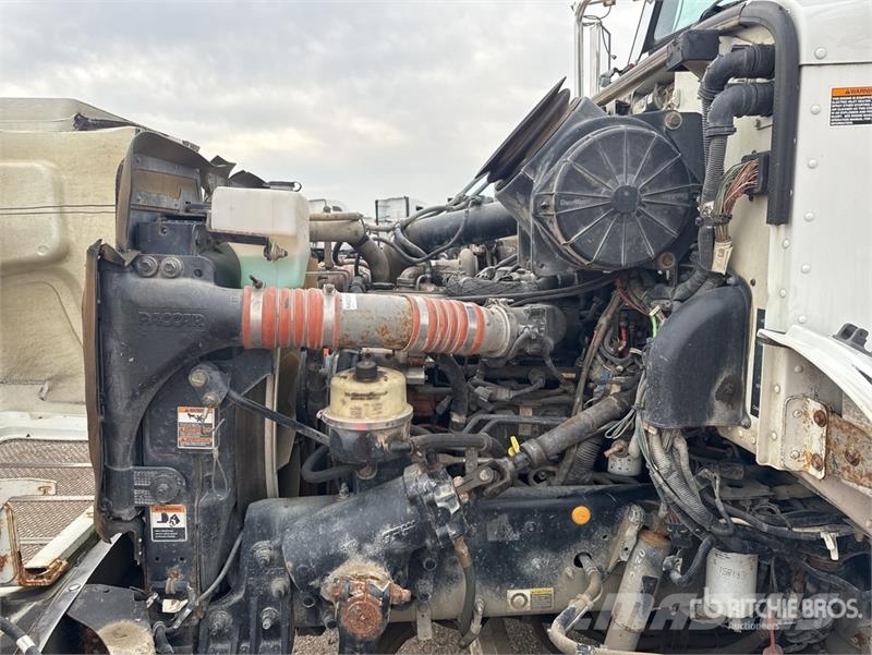 Peterbilt 348 4x2 Lube Truck Tanker trucks