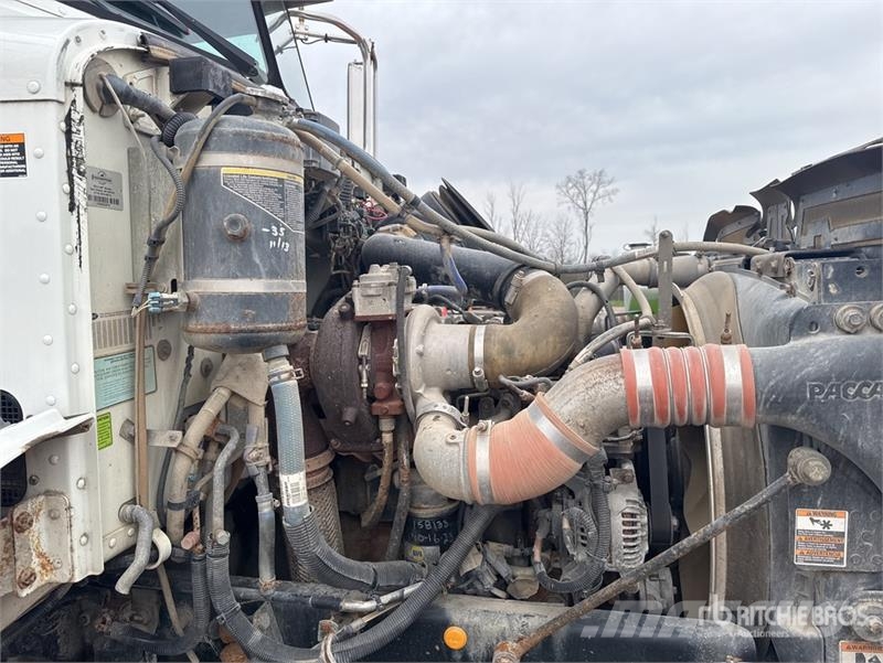 Peterbilt 348 4x2 Lube Truck Tanker trucks