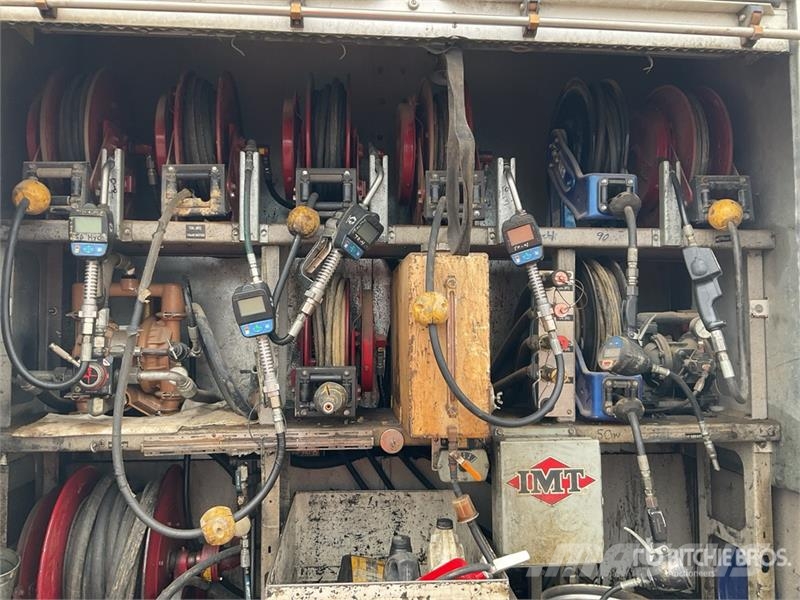 Peterbilt 348 4x2 Lube Truck Tanker trucks
