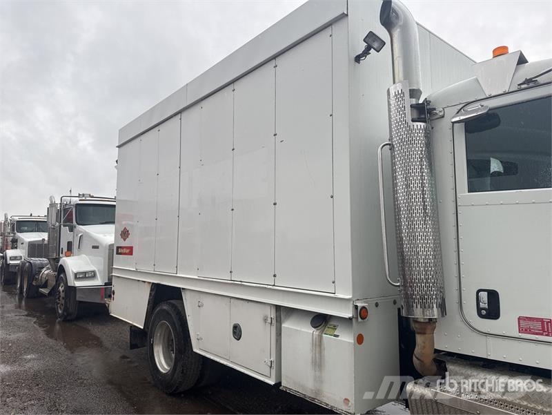 Peterbilt 348 4x2 Lube Truck Tanker trucks
