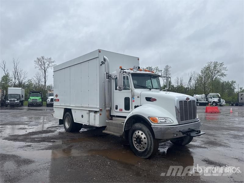 Peterbilt 348 4x2 Lube Truck Tanker trucks