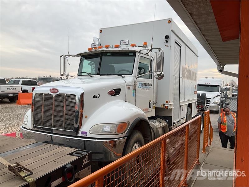 Peterbilt 348 4x2 Lube Truck Tanker trucks