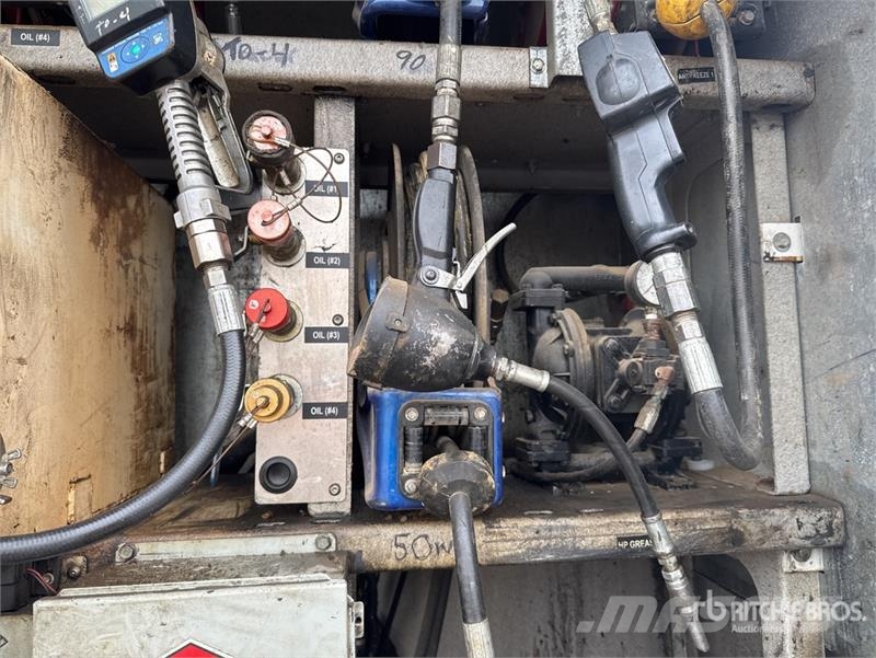 Peterbilt 348 4x2 Lube Truck Tanker trucks