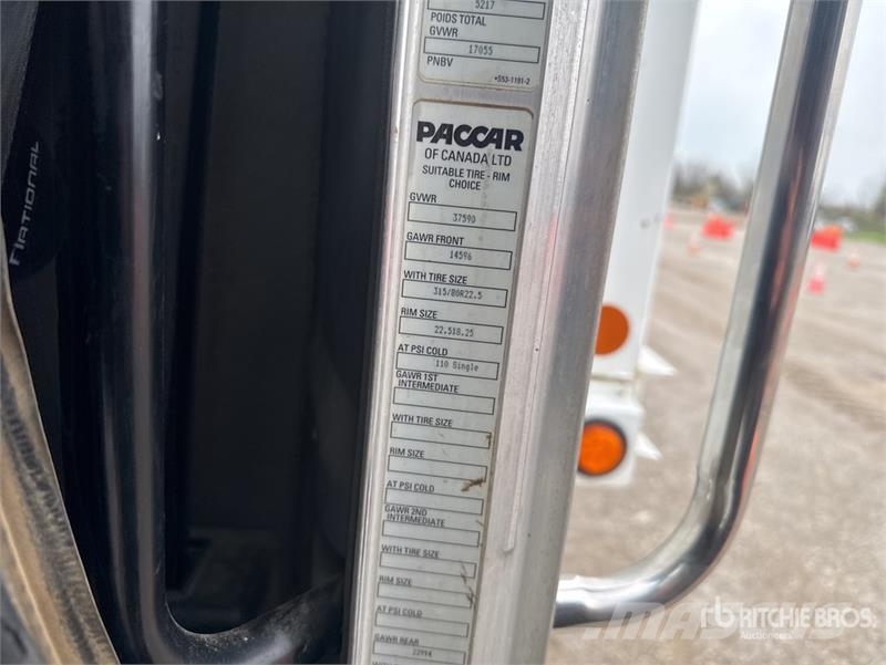 Peterbilt 348 4x2 Lube Truck Tanker trucks
