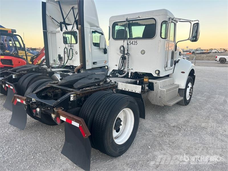 Peterbilt 348 4x2 S/A Day Cab Truck Tractor Truck Tractor Units