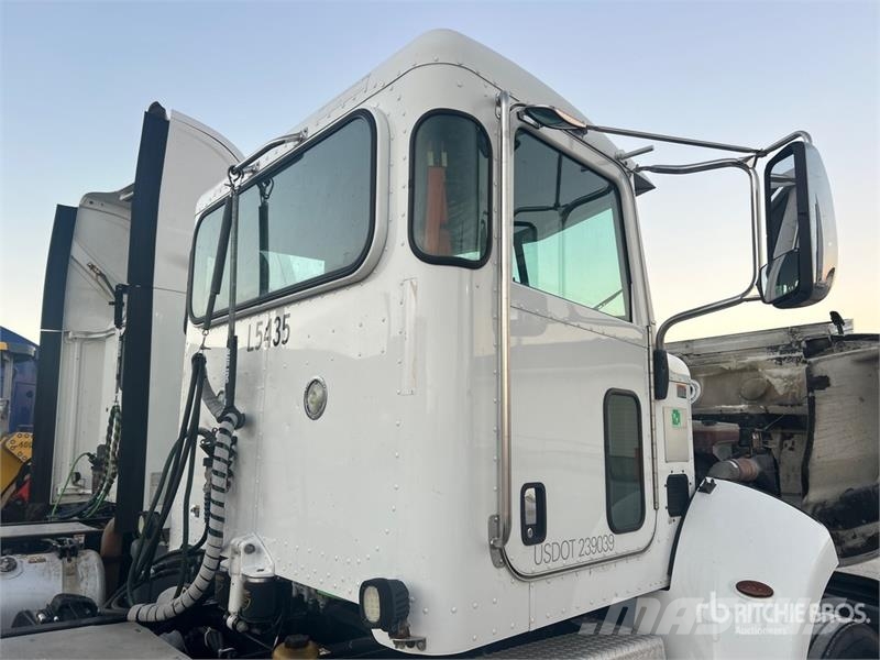 Peterbilt 348 4x2 S/A Day Cab Truck Tractor Truck Tractor Units