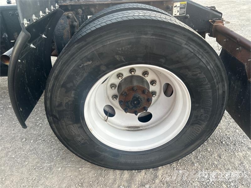 Peterbilt 348 4x2 S/A Day Cab Truck Tractor Truck Tractor Units