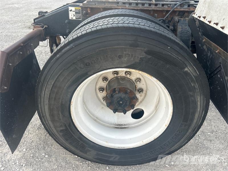 Peterbilt 348 4x2 S/A Day Cab Truck Tractor Truck Tractor Units