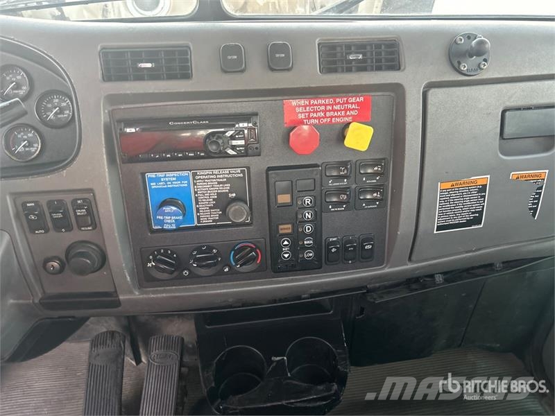 Peterbilt 348 4x2 S/A Day Cab Truck Tractor Truck Tractor Units