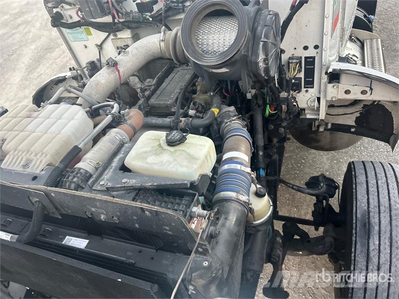 Peterbilt 348 4x2 S/A Day Cab Truck Tractor Truck Tractor Units