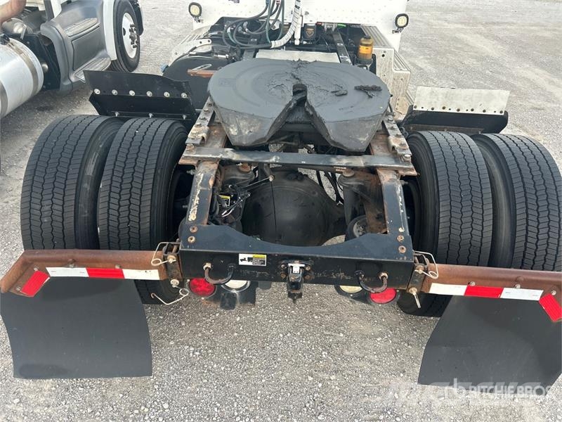 Peterbilt 348 4x2 S/A Day Cab Truck Tractor Truck Tractor Units