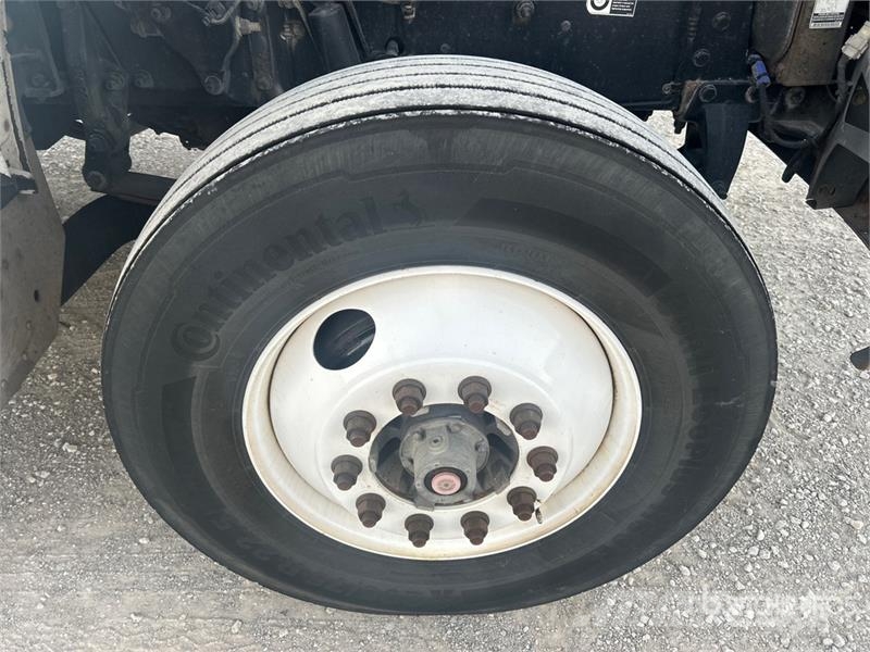 Peterbilt 348 4x2 S/A Day Cab Truck Tractor Truck Tractor Units