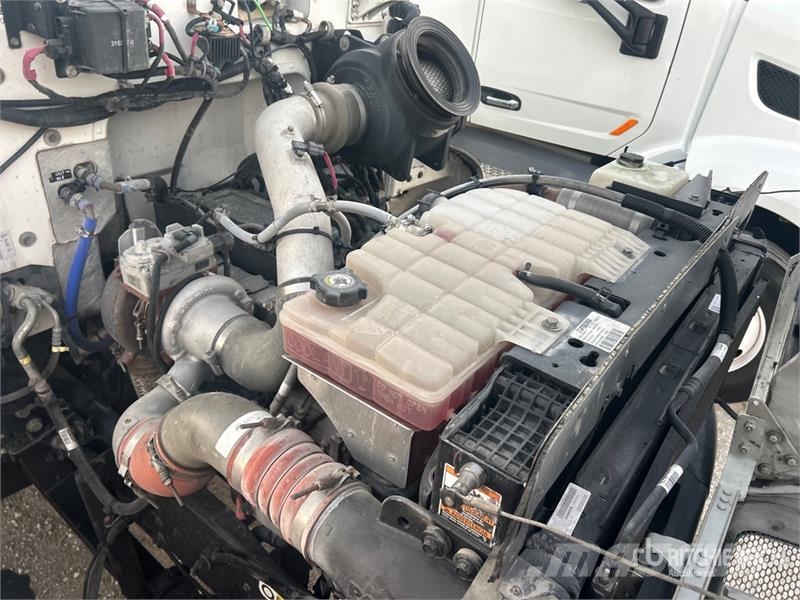 Peterbilt 348 4x2 S/A Day Cab Truck Tractor Truck Tractor Units