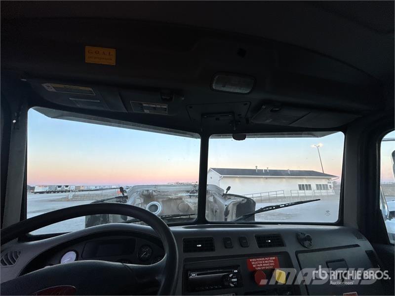 Peterbilt 348 4x2 S/A Day Cab Truck Tractor Truck Tractor Units
