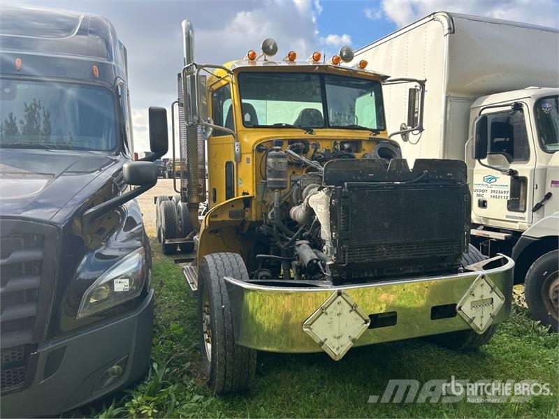 Peterbilt 348 6x4 Cab and Chassis キャビン及び内装