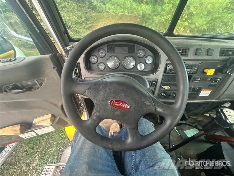 Peterbilt 348 6x4 Cab and Chassis キャビン及び内装