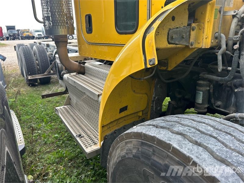 Peterbilt 348 6x4 Cab and Chassis キャビン及び内装