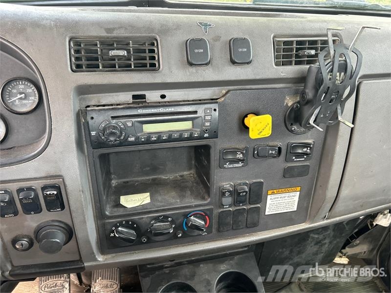 Peterbilt 348 6x4 Cab and Chassis キャビン及び内装