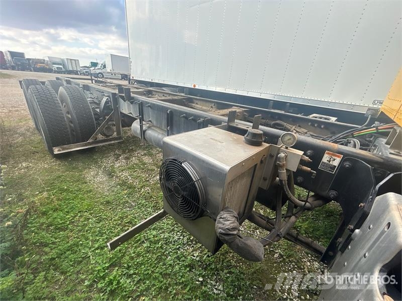 Peterbilt 348 6x4 Cab and Chassis キャビン及び内装
