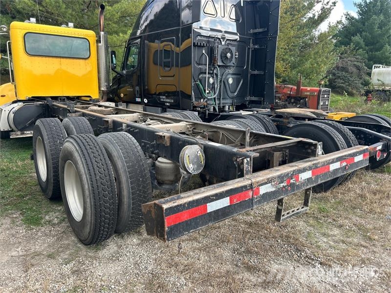 Peterbilt 348 6x4 Cab and Chassis キャビン及び内装