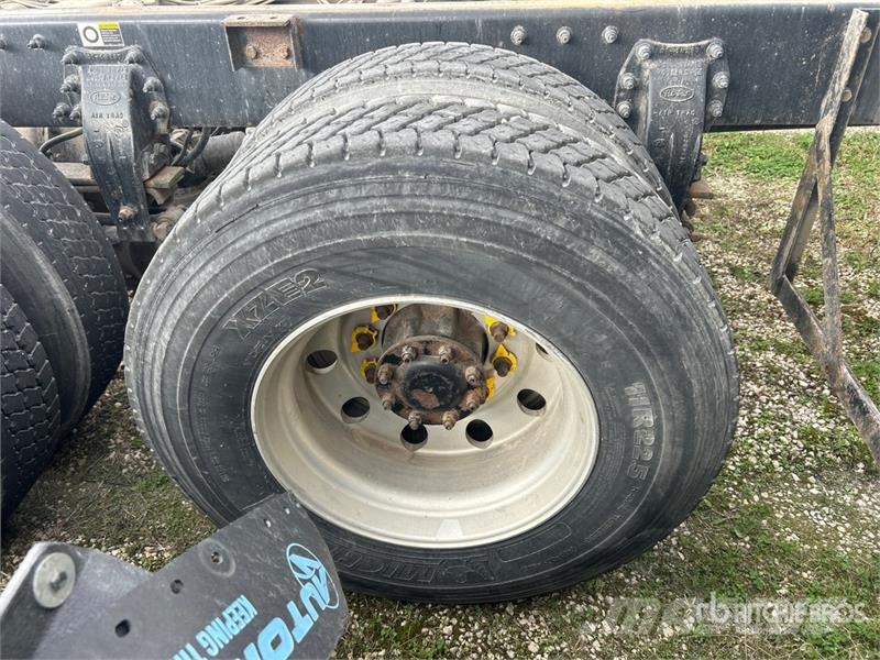 Peterbilt 348 6x4 Cab and Chassis キャビン及び内装