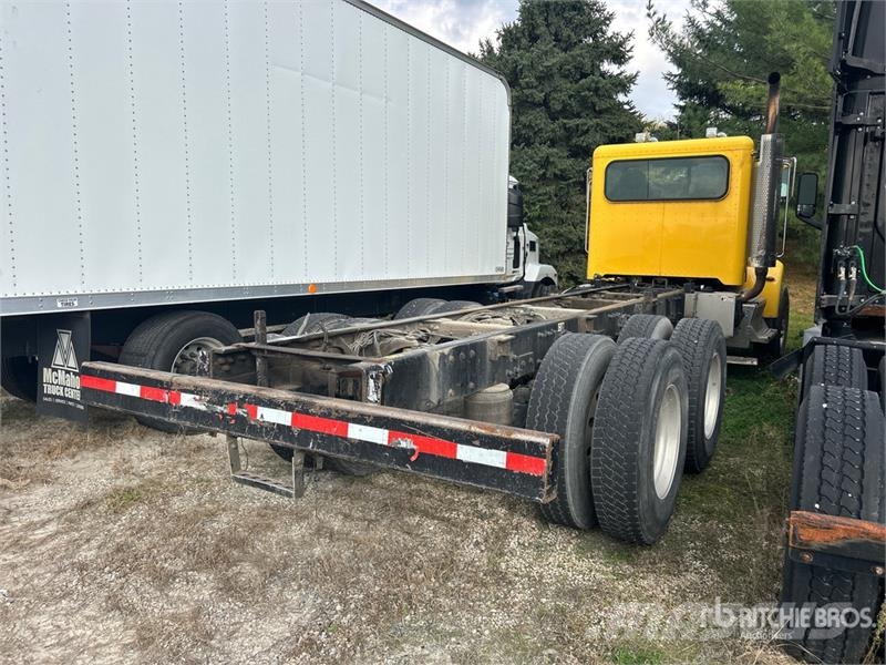Peterbilt 348 6x4 Cab and Chassis キャビン及び内装