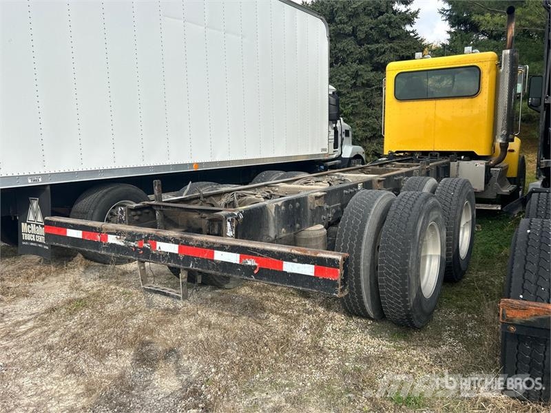 Peterbilt 348 6x4 Cab and Chassis キャビン及び内装